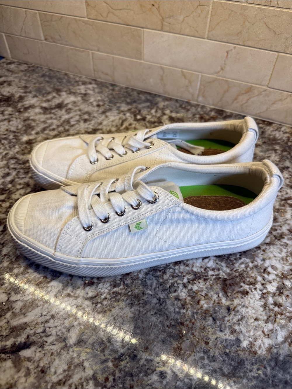 Cariuma White Low-Top Canvas Sneakers with Green Insole